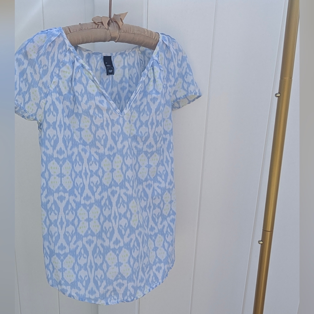 GAP Blue and Cream Pattern Blouse